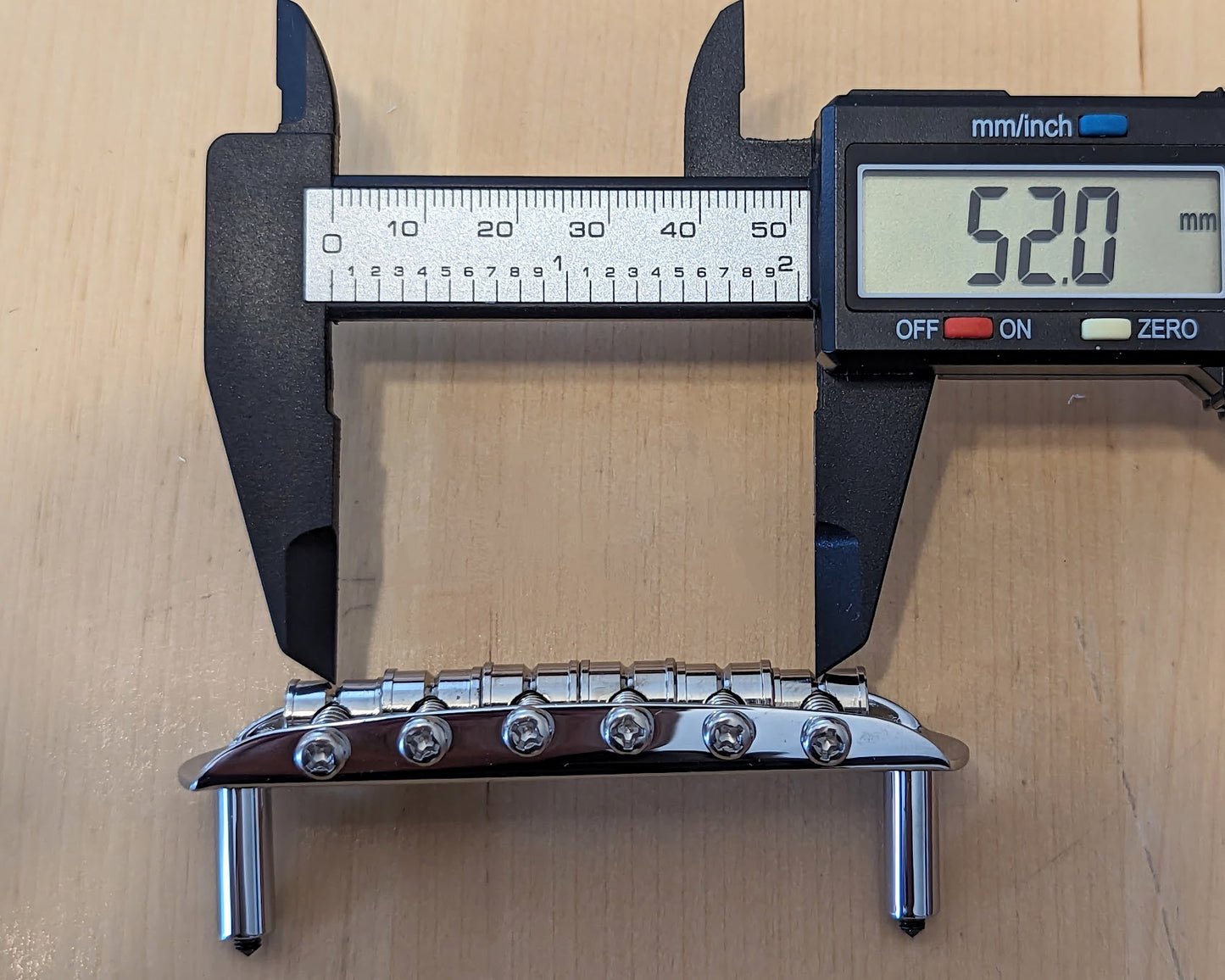 Mustang bridge - 9.5" radius 52mm string spread (for Jaguar and Jazzmaster)